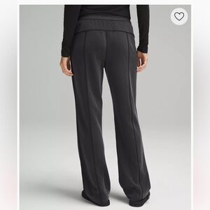Lululemon Softstreme Sweatpant size 6 women’s